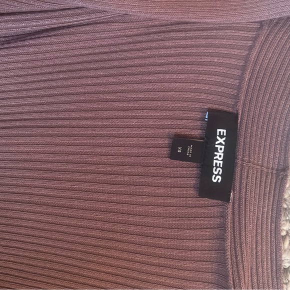 Gently worn Express long sweater, mauve color, size xsmall - Picture 4 of 6